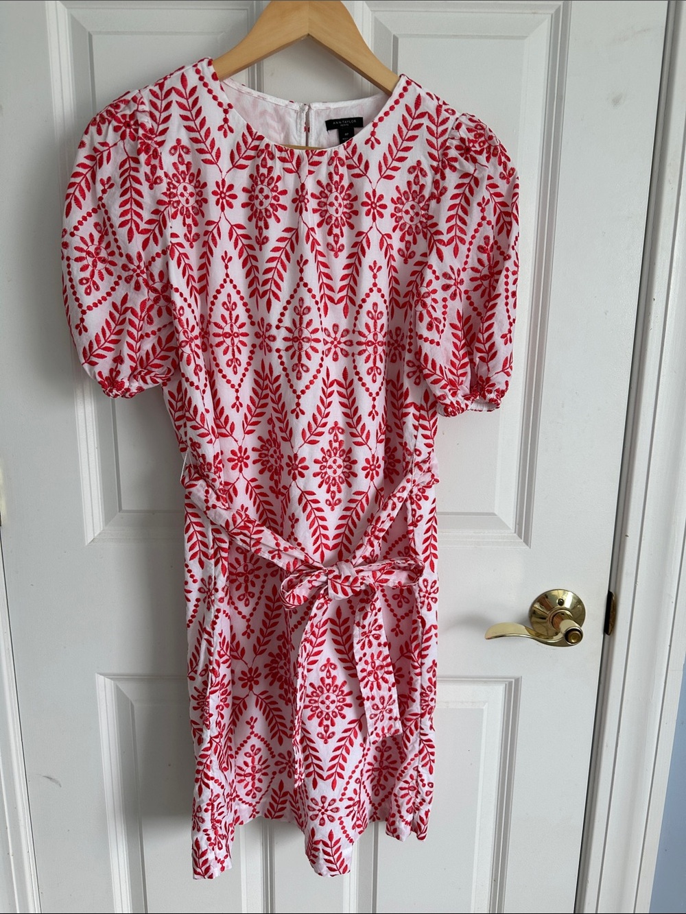Ann Taylor White Dress with Red Floral Geometric Print and Tie Waist